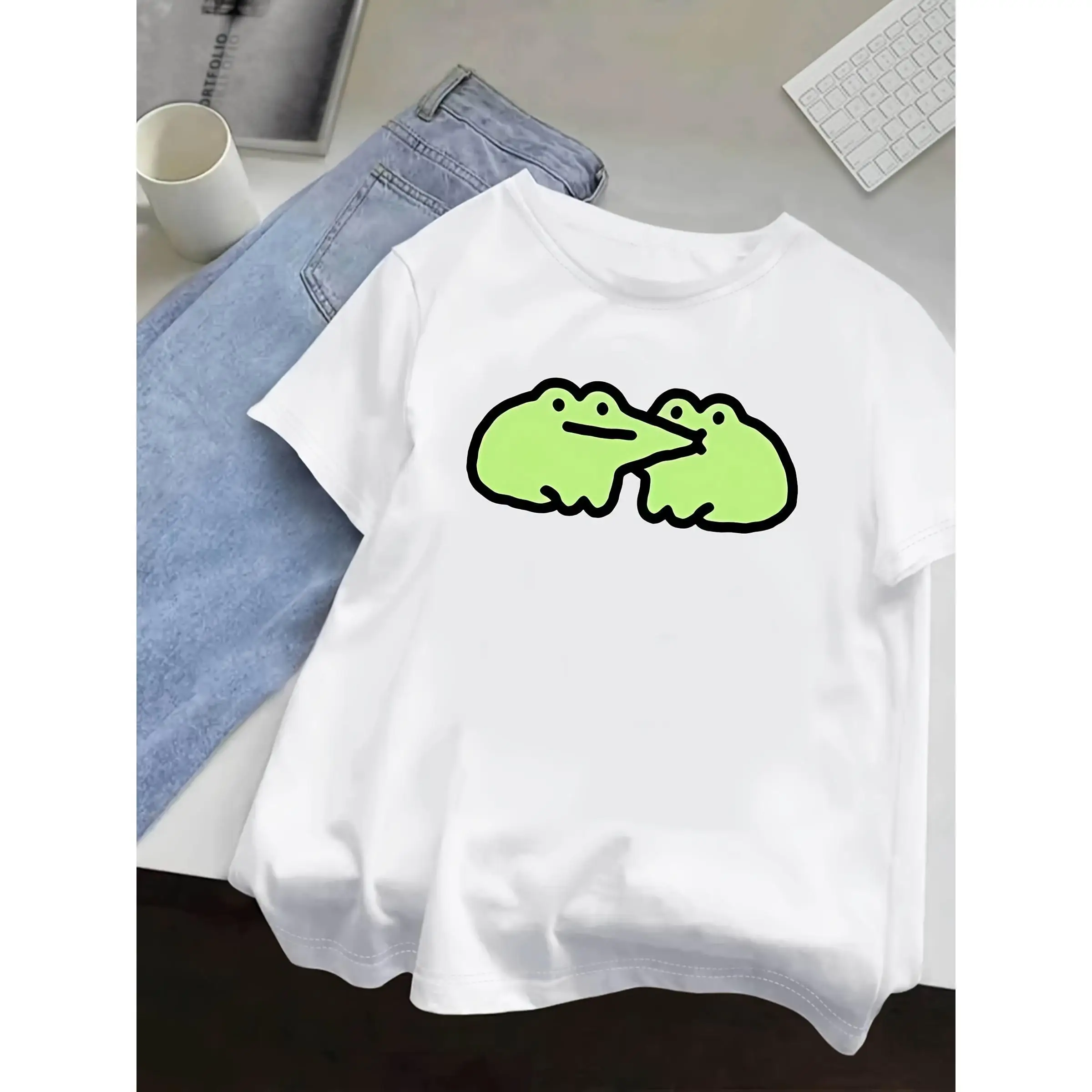 

Cute Frog T-shirt for Couples Funny Kissing Frog Graphic Tee for Women Men Best Friend Gift Tee for Her and Him