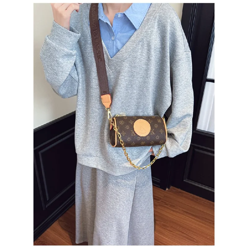 

Elegant Ladies Handbag: Leather Tote Bag From Luxury Brand By Famous Designer - Classic Shoulder Style