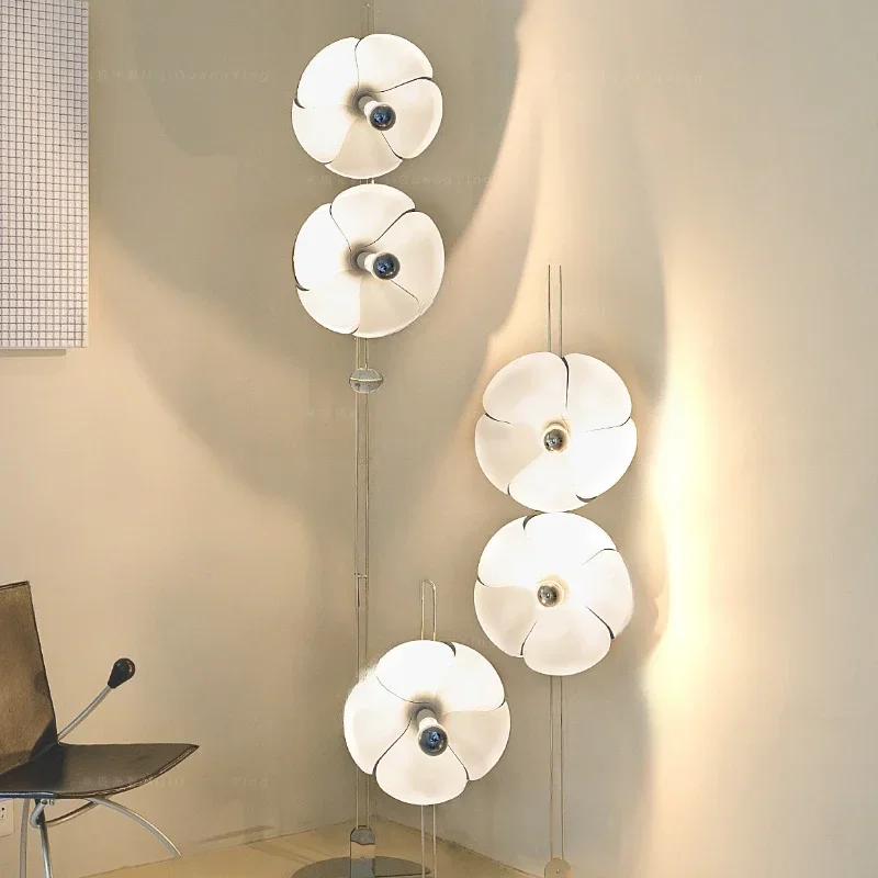 Creative Rotational Foldable Petal Floor Lamp Living Room Sofa Side Flower Lamp