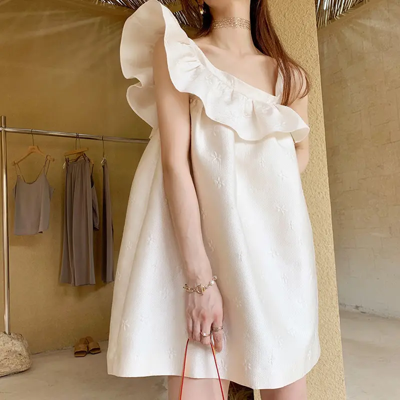 Shpmishal French Fashionable Ruffle Edge Sling Dress for Women's 2024 Summer New Design Feel White Dress Trend Female Clothing