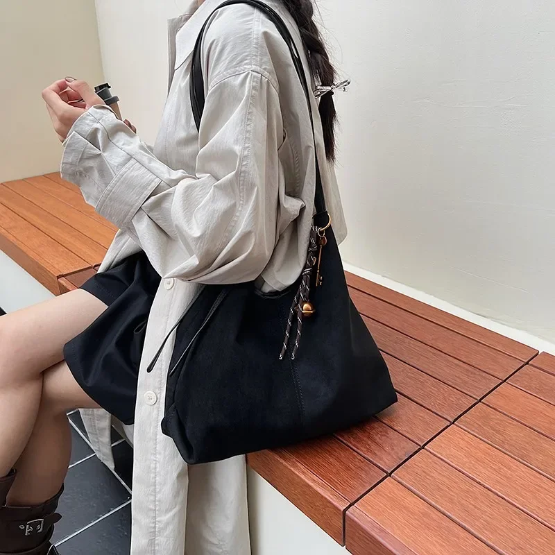 

Fashionable Retro Messenger Bag For Women With Trendy Look And Large Interior Easily Serves As A Versatile Commuter Diaper Bag