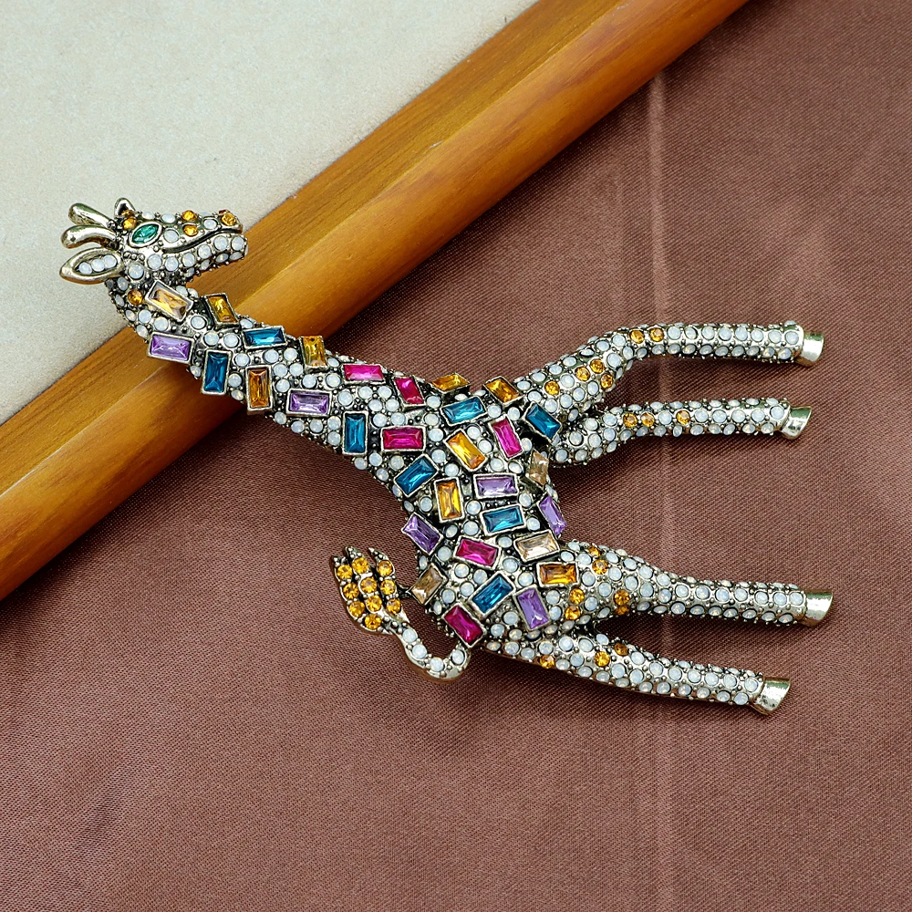 CINDY XIANG Large Beautiful Rhinestone Giraffe Brooch Fashion Vintage Animal Pin 3 Colors Available Winter High Quality Jewelry