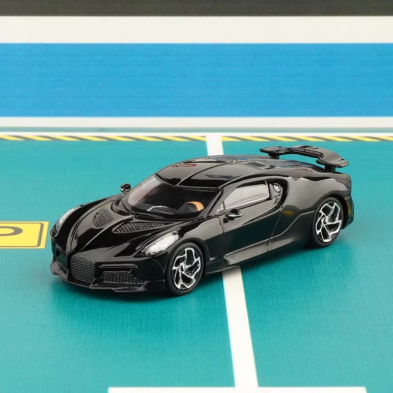 Auto in lega Auto sportiva Fondo in ferro Pneumatico in gomma Modello di simulazione Decorazione Collezione di ornamenti Auto giocattolo