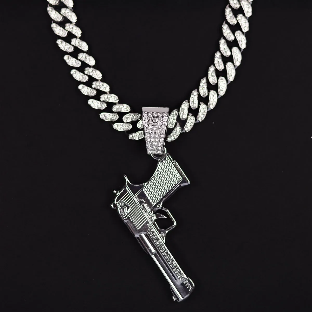 

2023 New Fashion Hip Hop Crystal Pistol Pendant Personality Cool Rap Trend Necklace for Men Women Gift