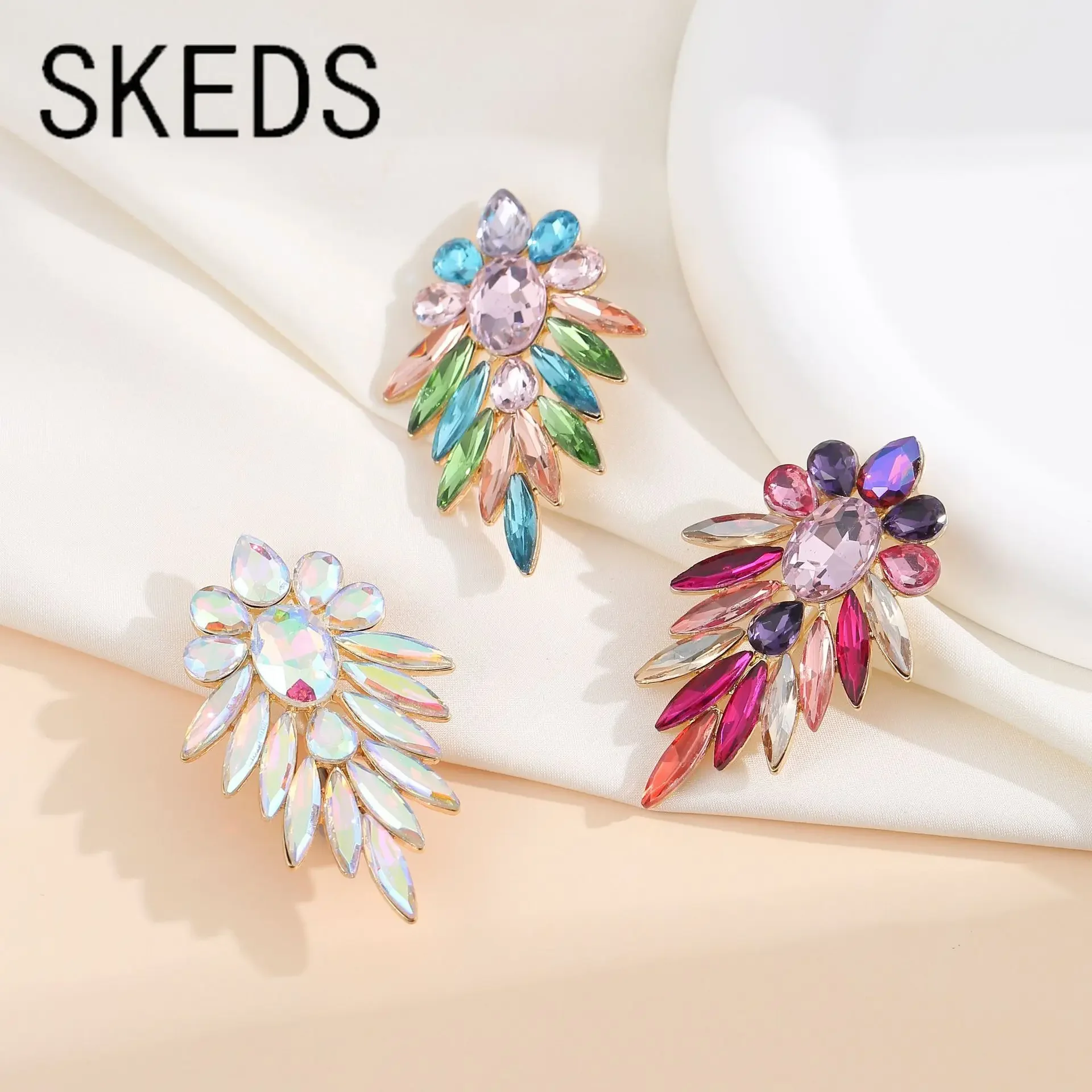 SKEDS Luxury Shining Rhinestone Lozenge Badges Brooches For Women Men Exquisite Crystal Boutique Decoration Accessories Jewelry