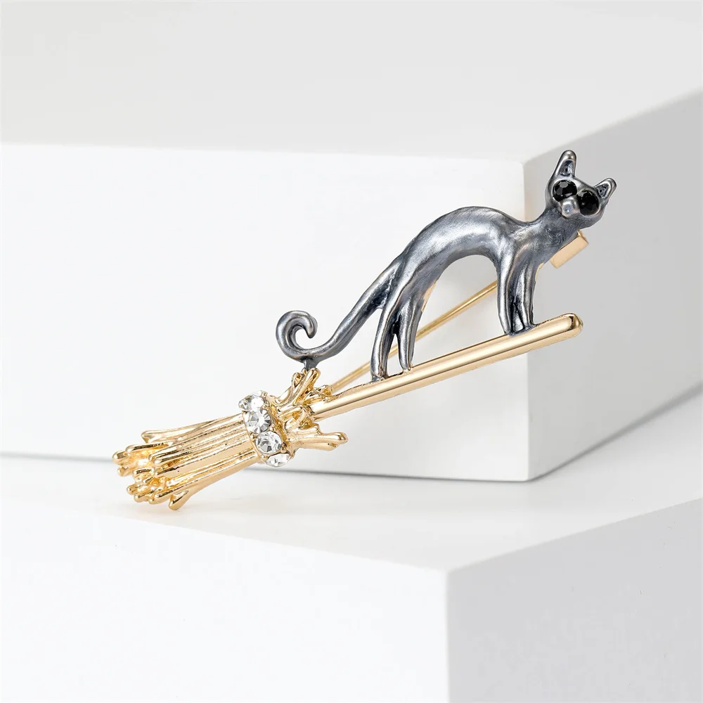 Creative Cat Riding Broomstick Brooch Cartoon Enamel Pin For Women Men Clothing Backpack Lapel Animal Jewelry Gift