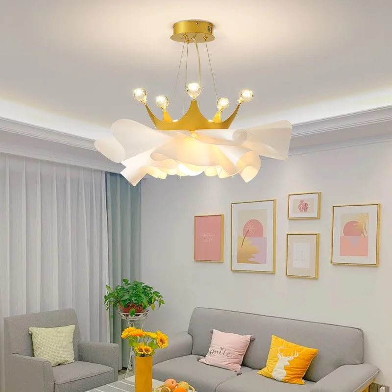 Modern Minimalist Bedroom Chandeliers Gold Crown Crystal Lamp Warm Romantic Children\'s Bedroom Princess Room Decor Petal Lamps