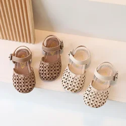 Children's Toes Capped Sandals Girl's Knitted Hollow Princess Shoes 2024 Summer New Anti Kick Soft Sole Casual Walking Shoes