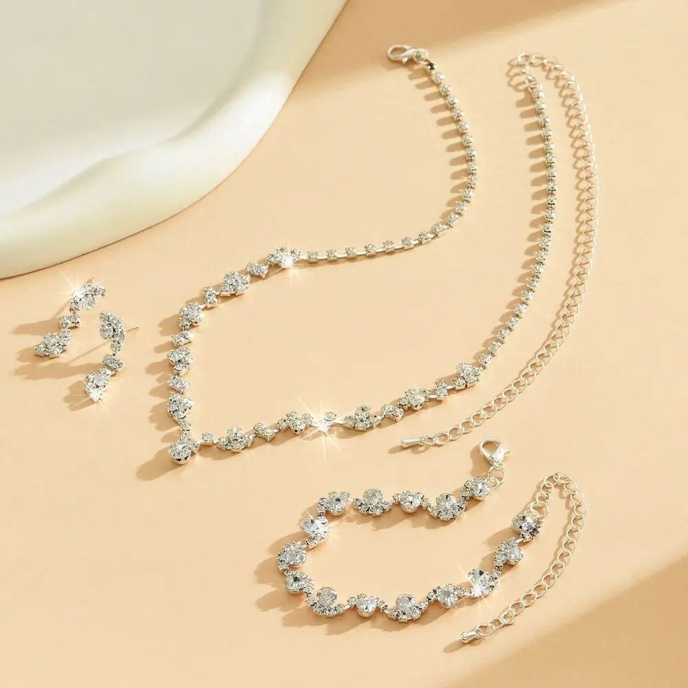 مجموعة مجوهرات الزفاف الكريستالية اللامعة أقراط الماس حجر الراين الفاخرة الرائعة قلادة مأدبة