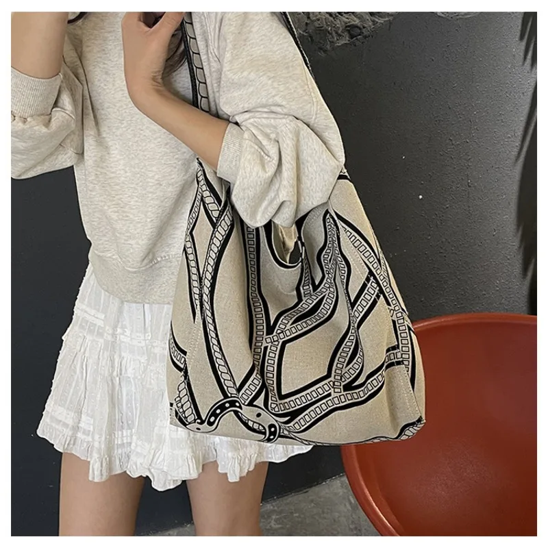 

Niche design sense totem bucket bag for women, large-capacity linen lazy style shopping bag, forest-themed single-shoulder bag