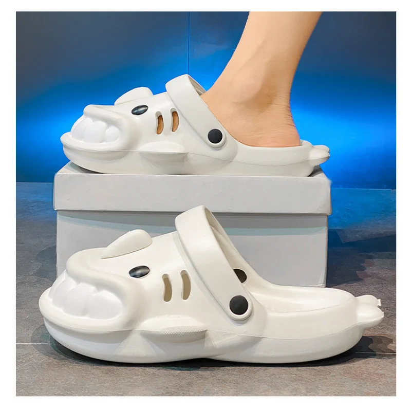 Nuevas zapatillas de tiburón para mujer, sandalias anticolisión de fondo grueso de verano con dibujos animados para el hogar, antideslizantes, EVA, para parejas, dos prendas