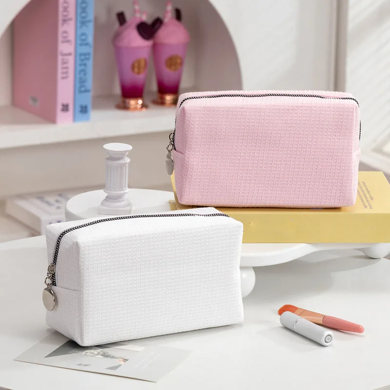 

Косметичка женская 2026: большая вместительная сумка-органайзер для путешествий, однотонная, для кистей и карандашей, квадратная, для туалетных принадлежностей