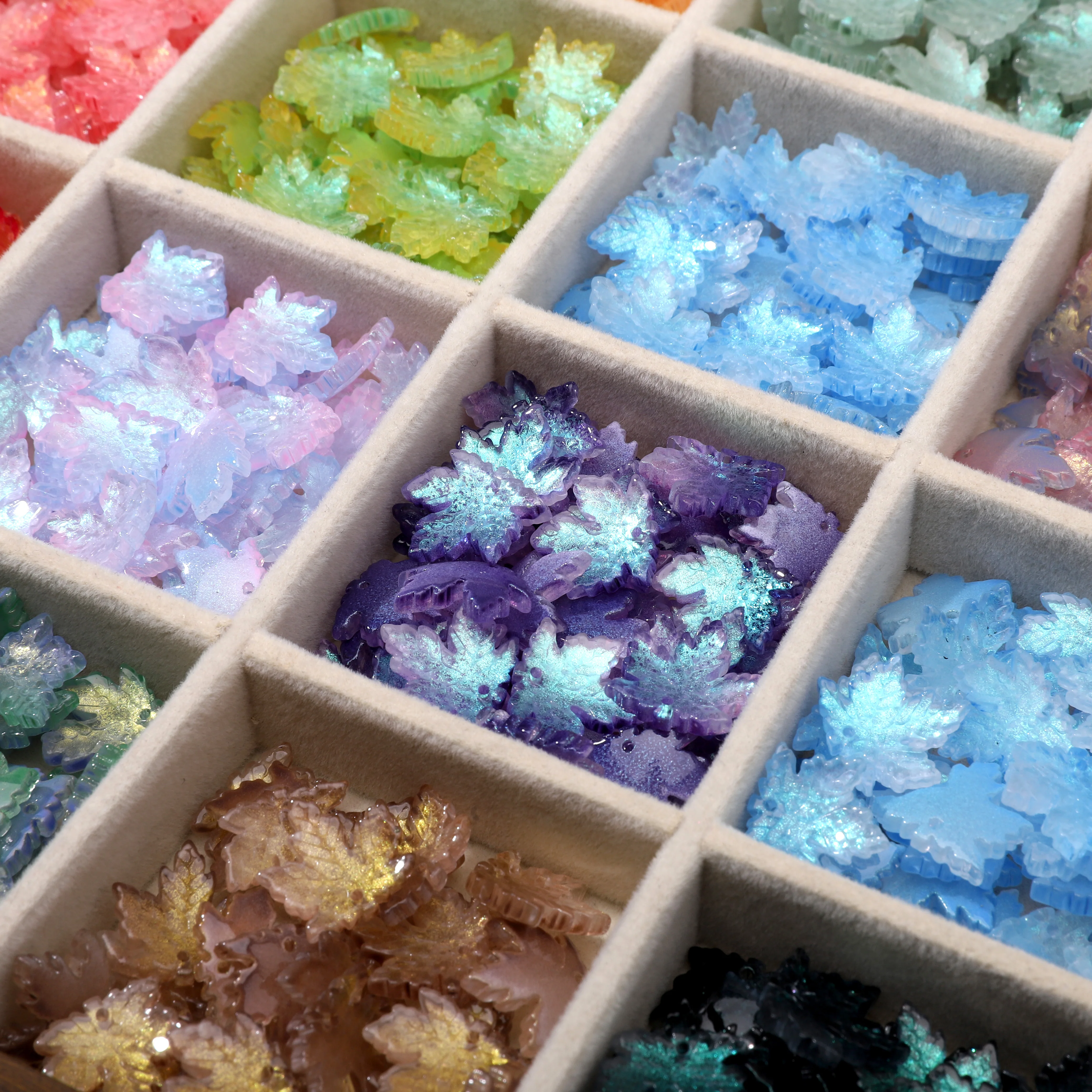 10Pcs Gradient Color Maple Leaf Glass Beads Jewellery Making Beads for Bracelets Necklace Jewelry Making Materials Supplies