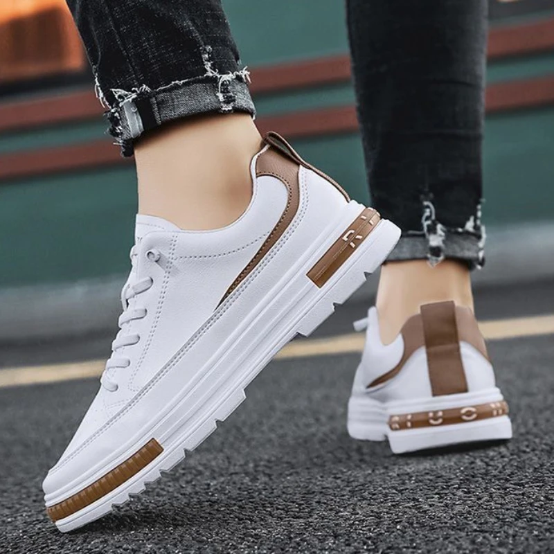 Zapatos informales para exteriores para hombre, zapatillas blancas pequeñas, zapatos simples transpirables antideslizantes para caminar, zapatos de plataforma con cordones de cuero