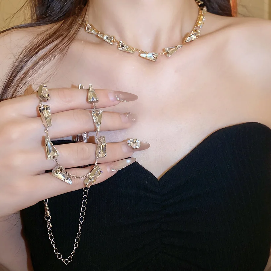 Irregular Crystal Choker Necklace Geometric Rhinestone Collar Minimalist Chic Short Neck Chain Women Party Fashion Jewelry Gift