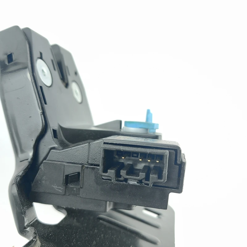 كتلة قفل صندوق السيارة لـ CHANGAN Lumin الباب الخلفي الباب الخلفي قفل الأمتعة كتلة 6305100-EA01