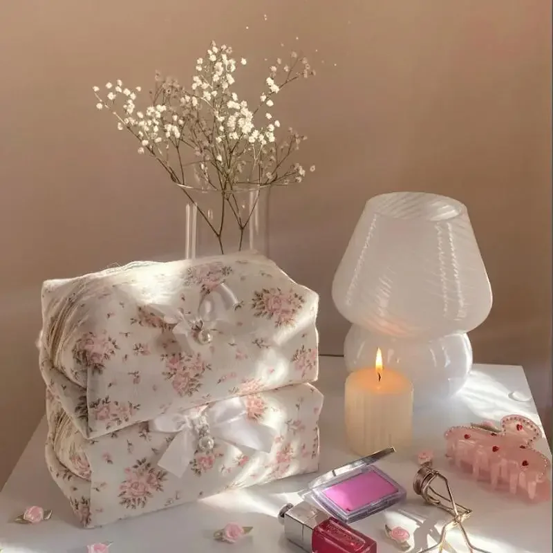 

Большой вместительный женский органайзер для макияжа, косметичка с кружевным бантом, дорожный пенал для хранения туалетных принадлежностей с оборками на молнии