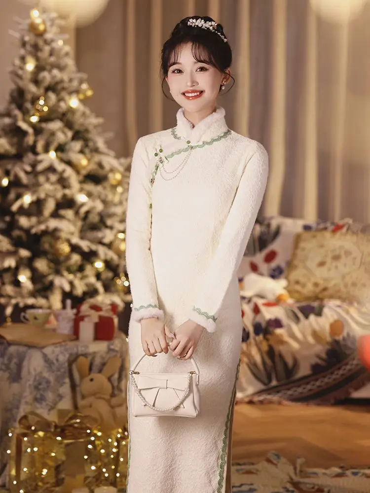 

2023 New Chinese Improved Thickened Qipao Off White Elegant Retro Autumn And Winter Long Sleeves Of The Republic Of China