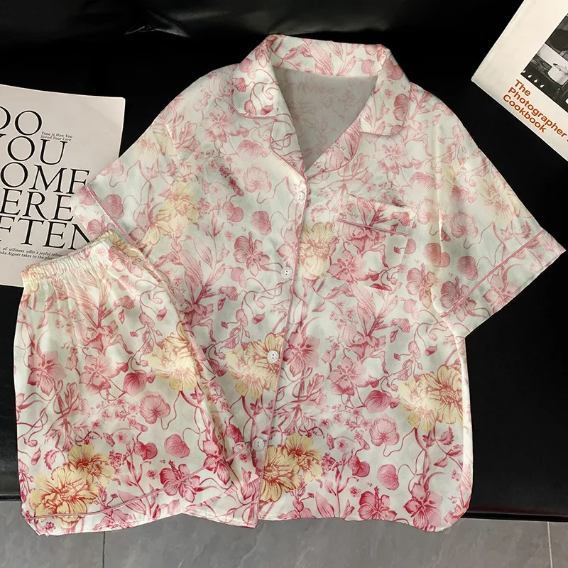 

Ice silk thin section of sweet and charming flowers ladies pajamas summer new short-sleeved shorts girls homewear two-piece set