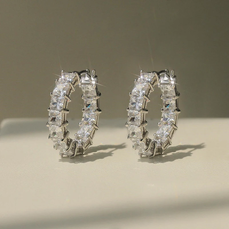 Huitan neue trend ige Frauen Creolen voller Pflaster Prinzessin Quadrat Zirkonia Mode Vertrag weibliche Kreis Ohrringe Schmuck