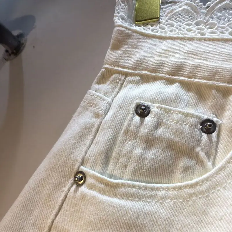 2026 Summer New Splicing Hook Lace High Waist Burr Denim Shorts Hot Pants Women