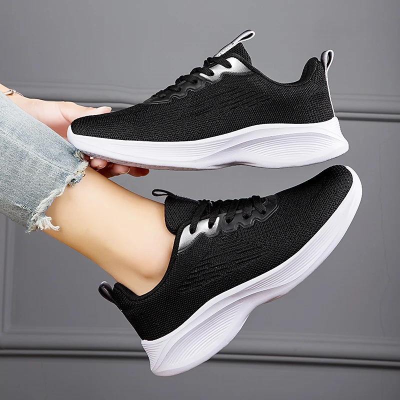 New sports shoes for women, versatile, comfortable, soft sole running shoes, lightweight, anti slip, wear-resistant casual shoes