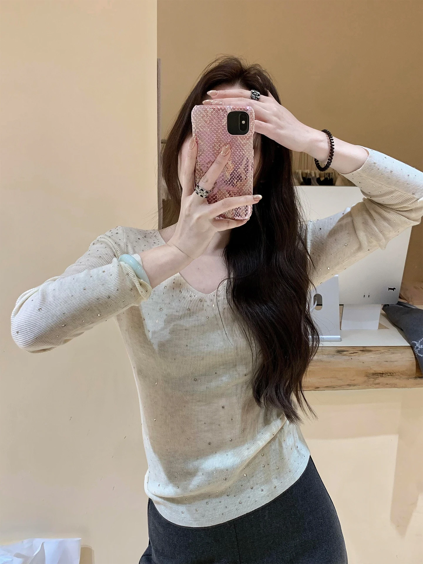 

Корейский Sle V-Ne блестящая трикотажная основа irt женский осенне-зимний уникальный красивый свитер внутренняя одежда прекрасный маленький топ