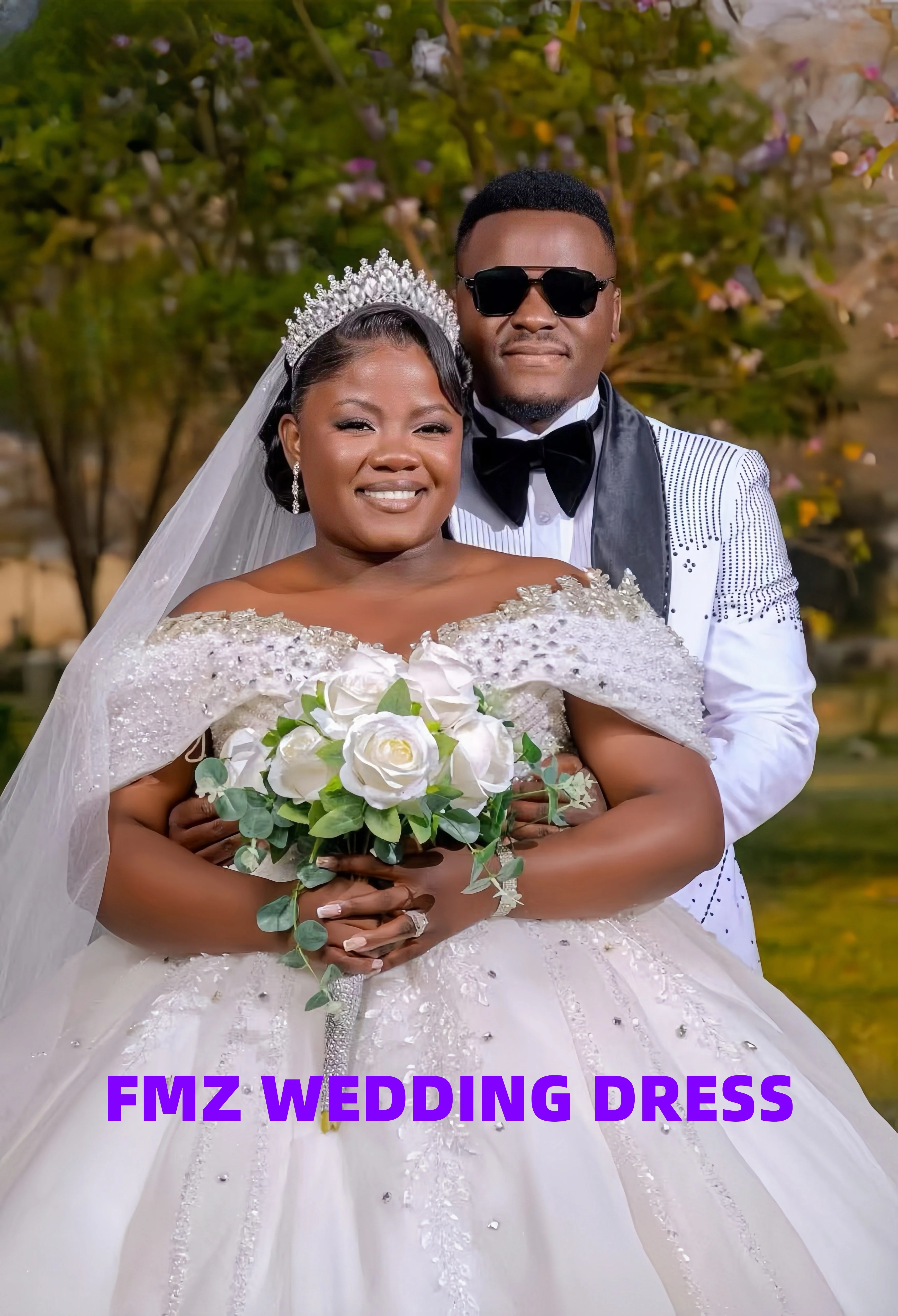 فستان زفاف فاخر مخصص بياقة حلوة بدون أكمام مطرز بالخرز أماندا نوفيس فيستدوس دي نوفيا أماندا نوفيا