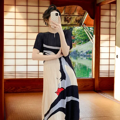 

Miyake 2025 Summer New Fashion Loose Plisse Simple Large Size Pleated Slim Round Neck Pleated Print Versatile Dress Women