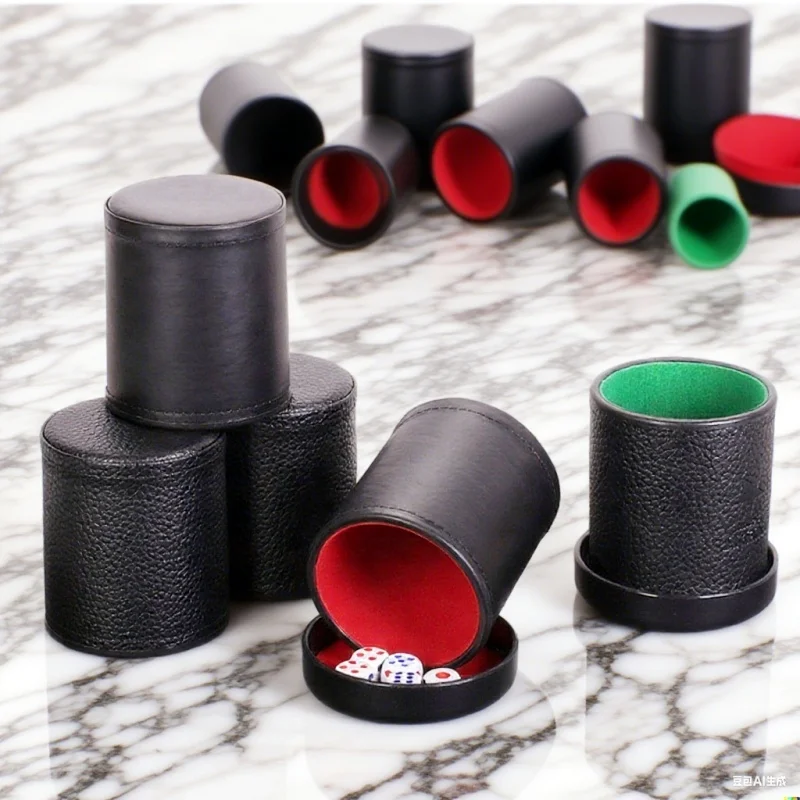 

Чашка из искусственной кожи с 6 кубиками, чашка для игровых кубиков с крышкой, зеленая, красная, с фетровой подкладкой для игр в пабе, пьющей саду