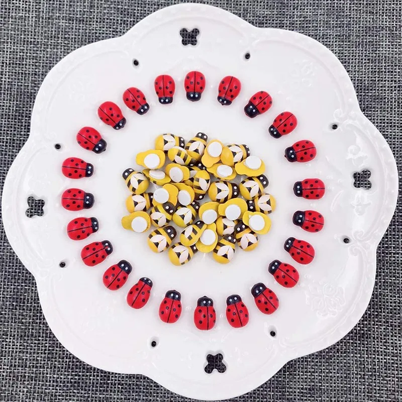 

100pcs/Bag Wooden Ladybird Ladybug Sticker Children Kids Painted Adhesive Back DIY Craft Home Party Holiday Decoration E
