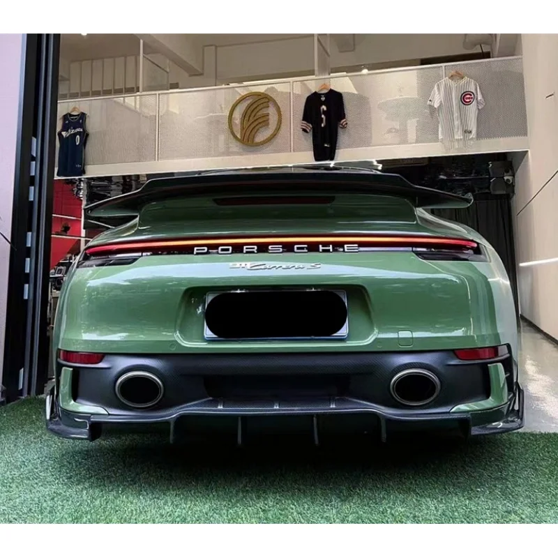 

Suitable for 2019-2020 Porsche 911 992 modified body kit Chopin style high-quality carbon fiber rear bumper lip rear diffuser
