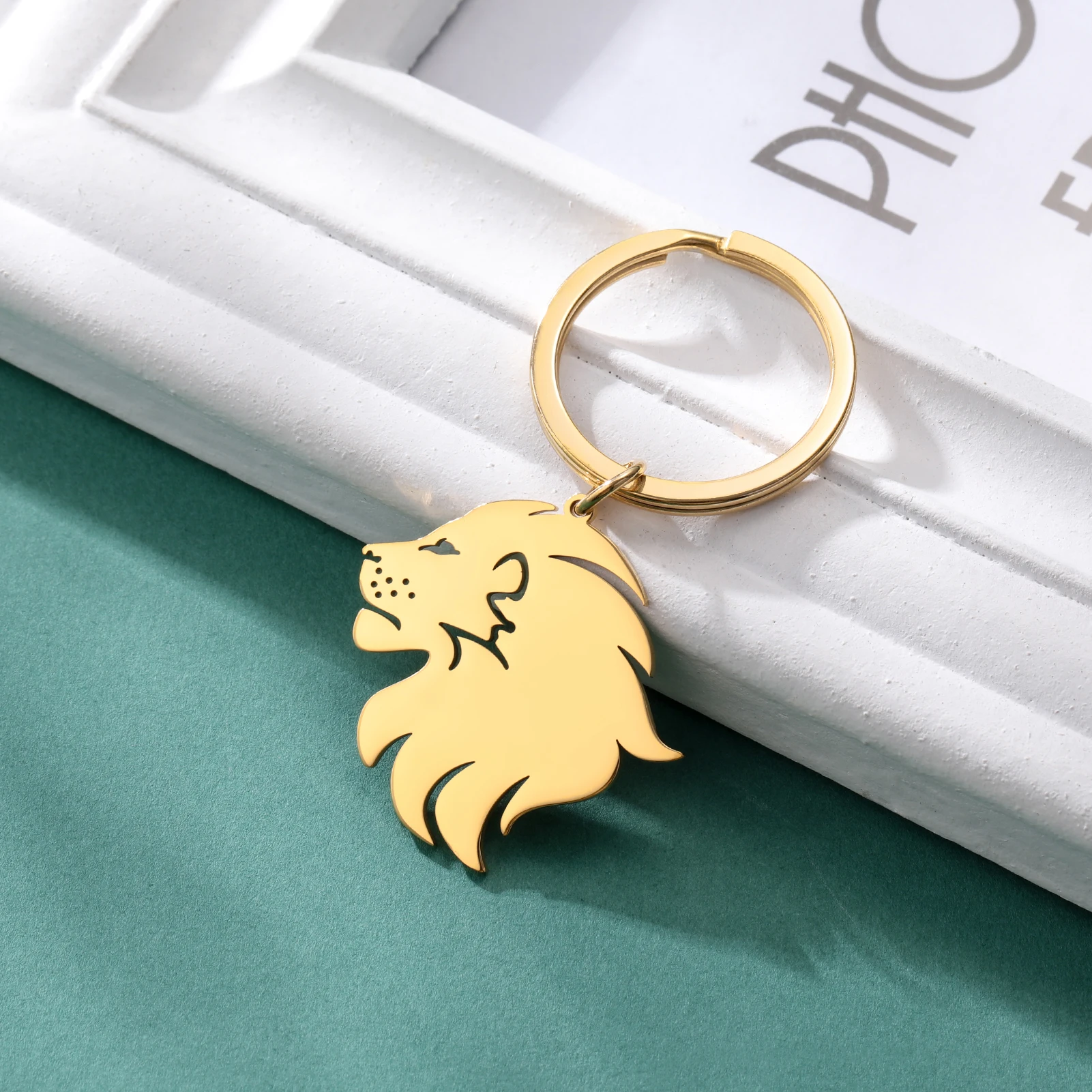 SKYRIM Lion Head Pendant Stainless Steel Keychain Male and Female Animal King Super Natural Talisman Jewelry Gift