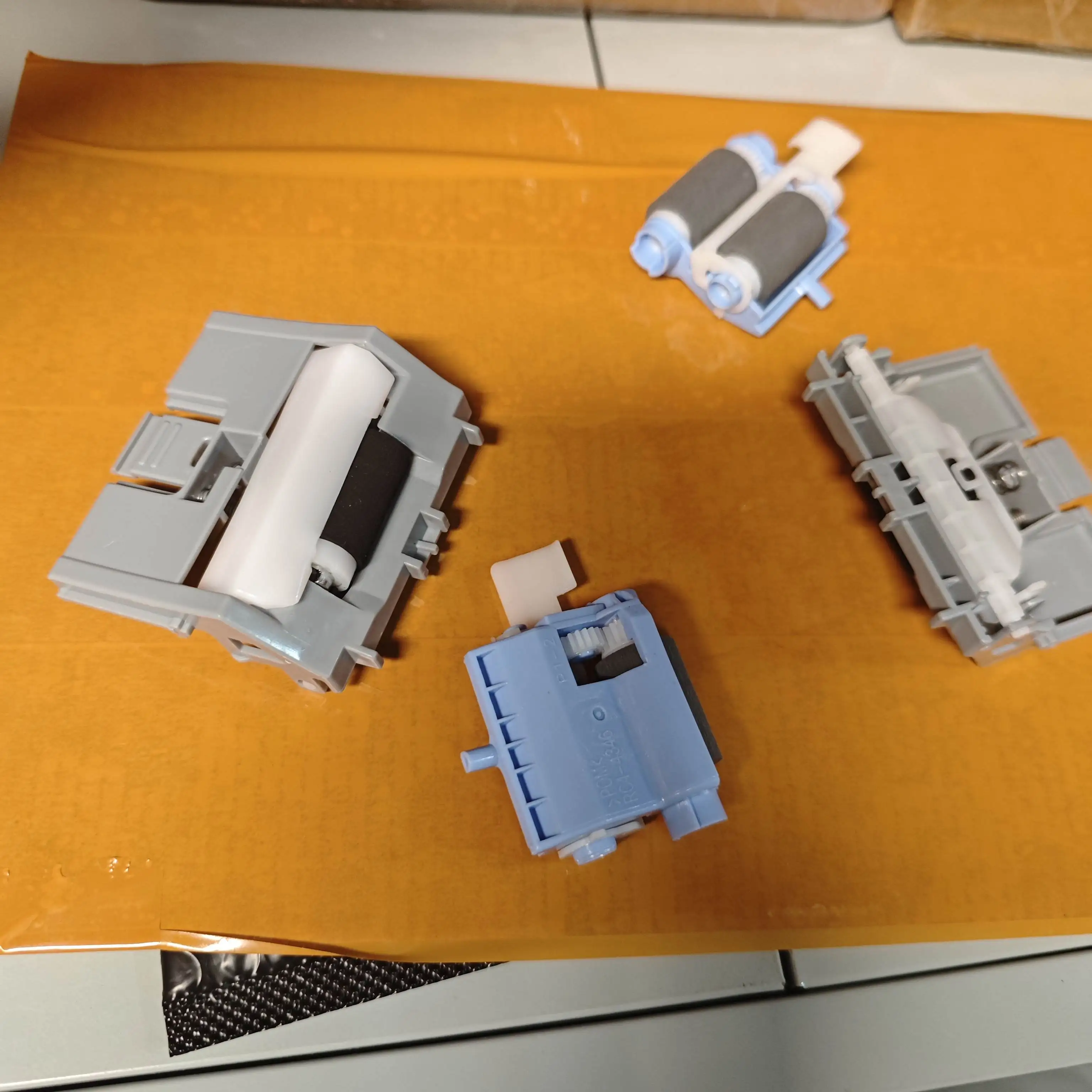 

1sets Separation Pickup Roller for HP M501 M506 M507 M527 M528 RM2-5752-000 F2A68-67913