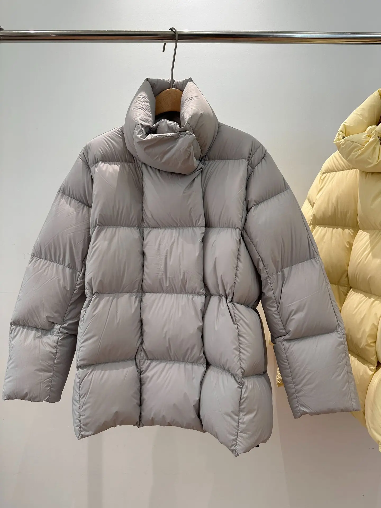 Women's Stand-Collar, Cinched-Waist Puffer Jacket – Winter 2026 Warm White Duck Down 