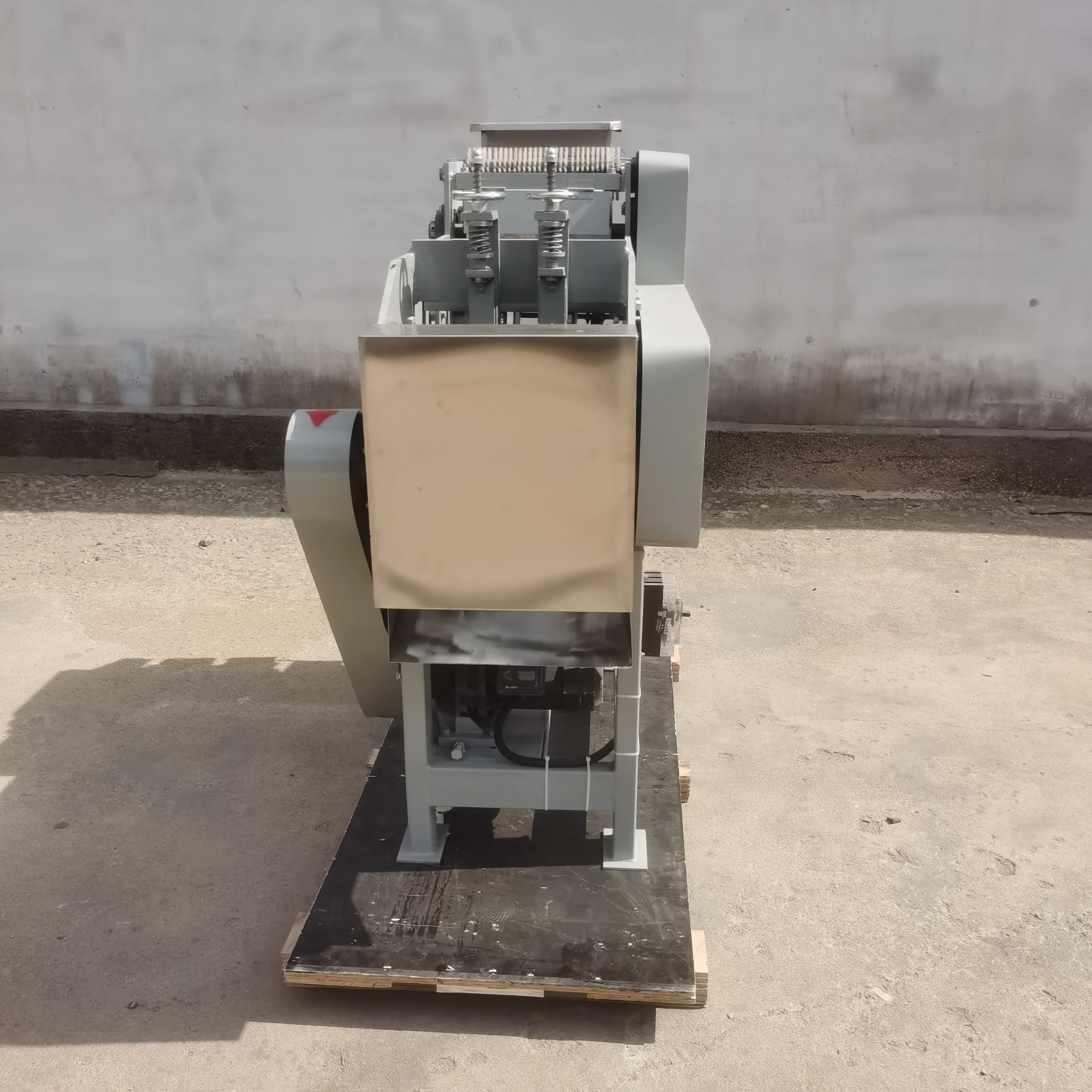 Automatic Commercial Use Artificial Cashewnuts Sheller Huller Nut Cracker Engine 800kg 230 KG 2-Year Warranty Cashew Shelling