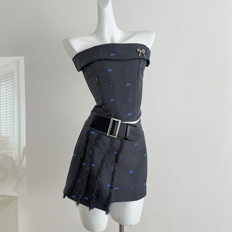 ΠΠΎΠ΄Π½ΡΠ΅ ΡΠ΅ΠΊΡΡΠ°Π»ΡΠ½ΡΠ΅ ΠΊΠΎΡΡΡΠΌΡ-Π΄Π²ΠΎΠΉΠΊΠΈ Ρ ΠΎΡΠΊΡΡΡΡΠΌΠΈ ΠΏΠ»Π΅ΡΠ°ΠΌΠΈ, ΡΠ»Π°ΡΡΠΈΡΠ½ΡΠΉ ΡΠΎΠΏ ΡΠ·Π°Π΄ΠΈ ΠΈ ΠΌΠΈΠ½ΠΈ-ΡΠ±ΠΊΠ° Ρ Π²ΡΡΠΎΠΊΠΎΠΉ ΡΠ°Π»ΠΈΠ΅ΠΉ ΠΈ ΠΊΠΈΡΡΠΎΡΠΊΠ°ΠΌΠΈ, ΠΊΠΎΠΌΠΏΠ»Π΅ΠΊΡΡ ΠΆΠ΅Π½ΡΠΊΠΎΠΉ ΠΎΠ΄Π΅ΠΆΠ΄Ρ Ρ ΠΏΡΠΈΠ½ΡΠΎΠΌ ΠΠΎΠ΄Π½ΡΠ΅ ΡΠ΅ΠΊΡΡΠ°Π»ΡΠ½ΡΠ΅ ΠΊΠΎΡΡΡΠΌΡ-Π΄Π²ΠΎΠΉΠΊΠΈ Ρ ΠΎΡΠΊΡΡΡΡΠΌΠΈ ΠΏΠ»Π΅ΡΠ°ΠΌΠΈ, ΡΠ»Π°ΡΡΠΈΡΠ½ΡΠΉ ΡΠΎΠΏ ΡΠ·Π°Π΄ΠΈ ΠΈ ΠΌΠΈΠ½ΠΈ-ΡΠ±ΠΊΠ° Ρ Π²ΡΡΠΎΠΊΠΎΠΉ ΡΠ°Π»ΠΈΠ΅ΠΉ ΠΈ ΠΊΠΈΡΡΠΎΡΠΊΠ°ΠΌΠΈ, ΠΊΠΎΠΌΠΏΠ»Π΅ΠΊΡΡ ΠΆΠ΅Π½ΡΠΊΠΎΠΉ ΠΎΠ΄Π΅ΠΆΠ΄Ρ Ρ ΠΏΡΠΈΠ½ΡΠΎΠΌ