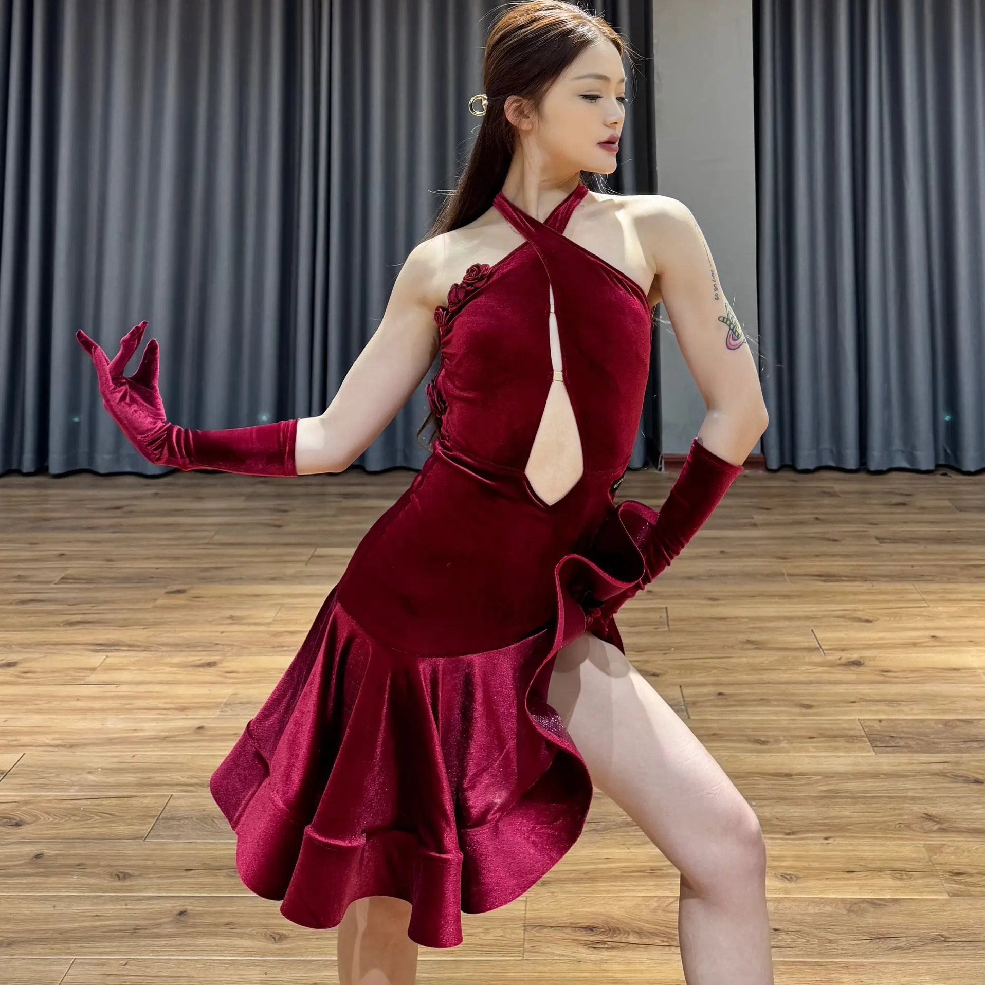 Kostium do tańca latynoamerykańskiego damski aksamitny kwiatowy strój rybia ość sukienka konkursowa Cha Cha Rumba Tango DNV24616