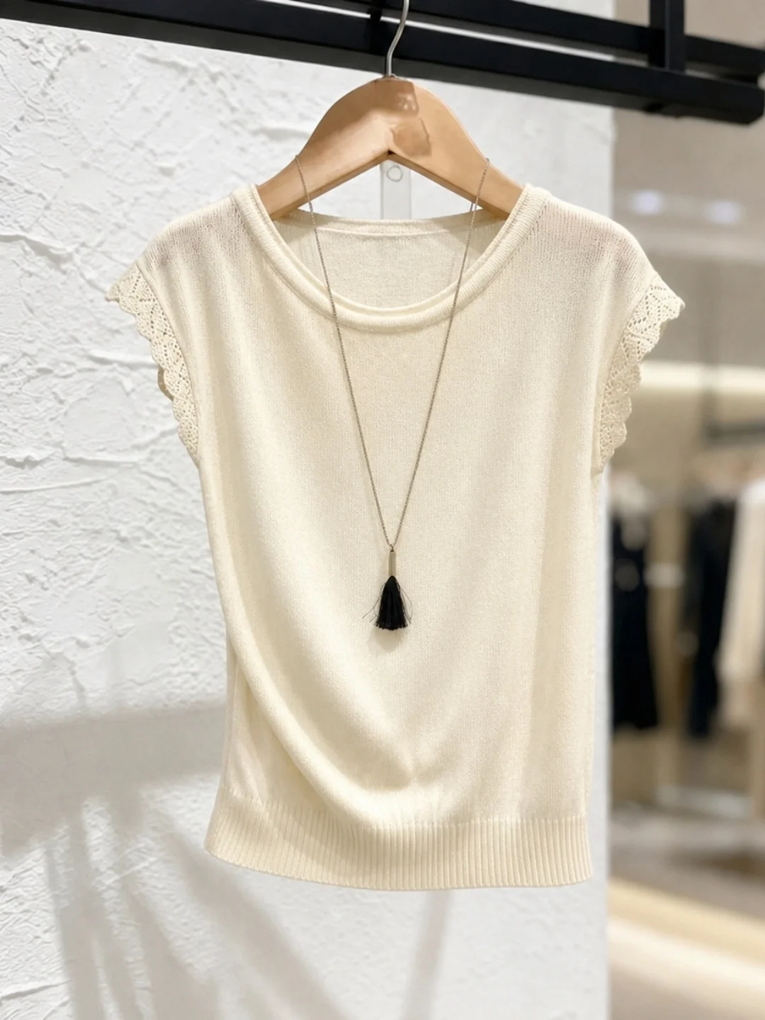 

Elegant Pure Color Ice Silk Knitted Top Women's Fashionable Minimalist Design Summer Age-Defying Korean Style Straight Cut