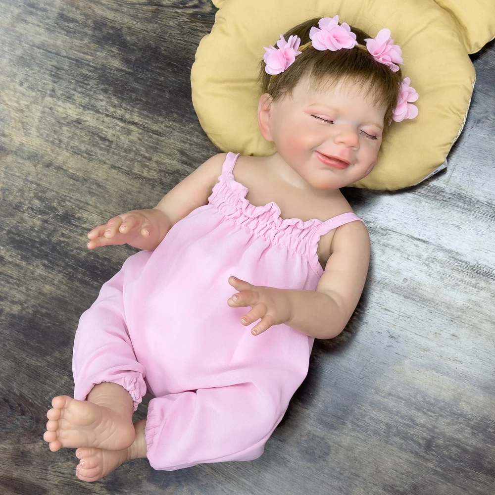 18′′ wiedergeborene Babypuppe mit lächelndem Gesicht, rosa Outfit und Blumen-Stirnband, leiser Schlafausdruck, exquisite Gesichtsmerkmale und Haut,