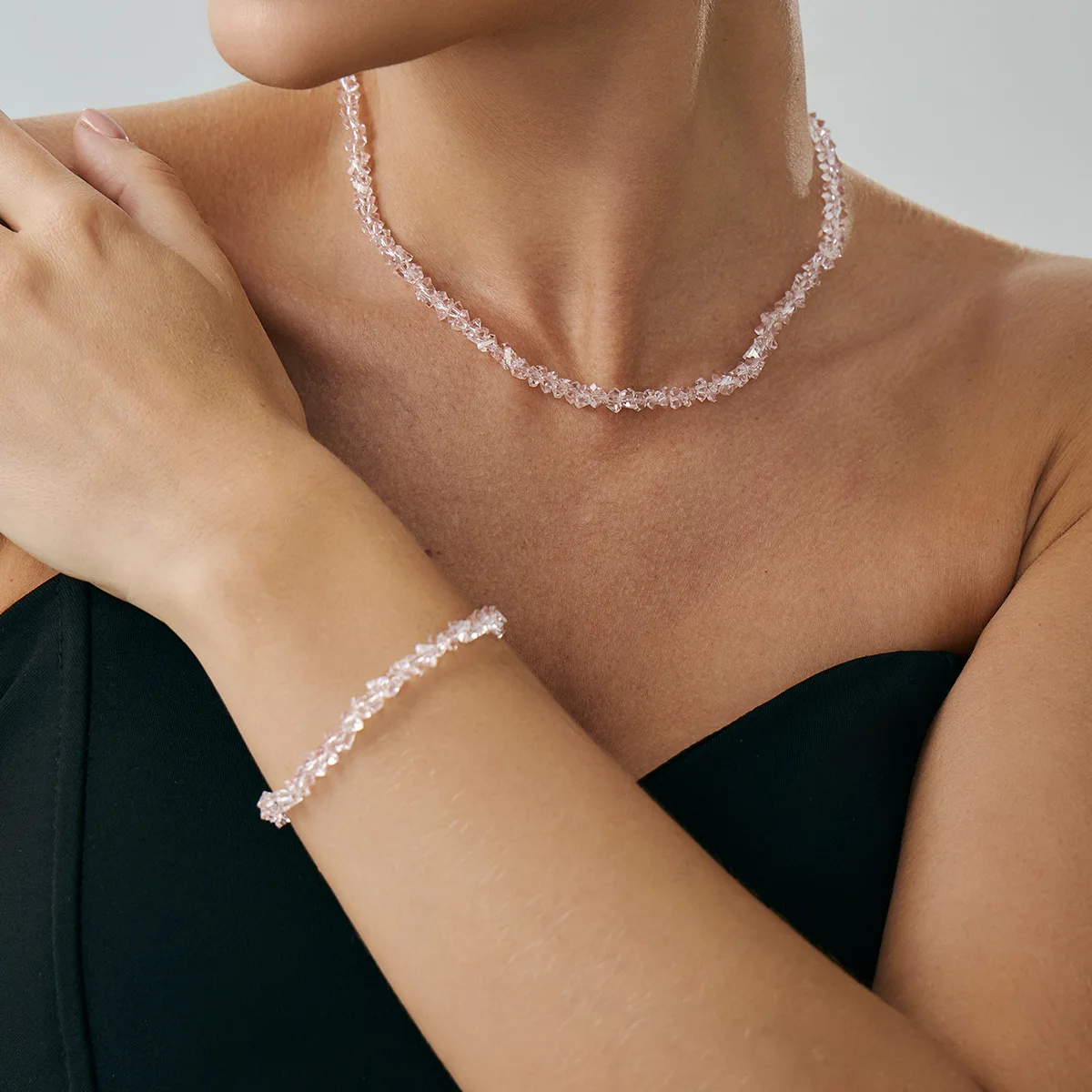Choker Short Crystal Irregular Retro Design with Strong Metal Chain and Toggle Clasp for Women Daily Elegant Gift Necklace