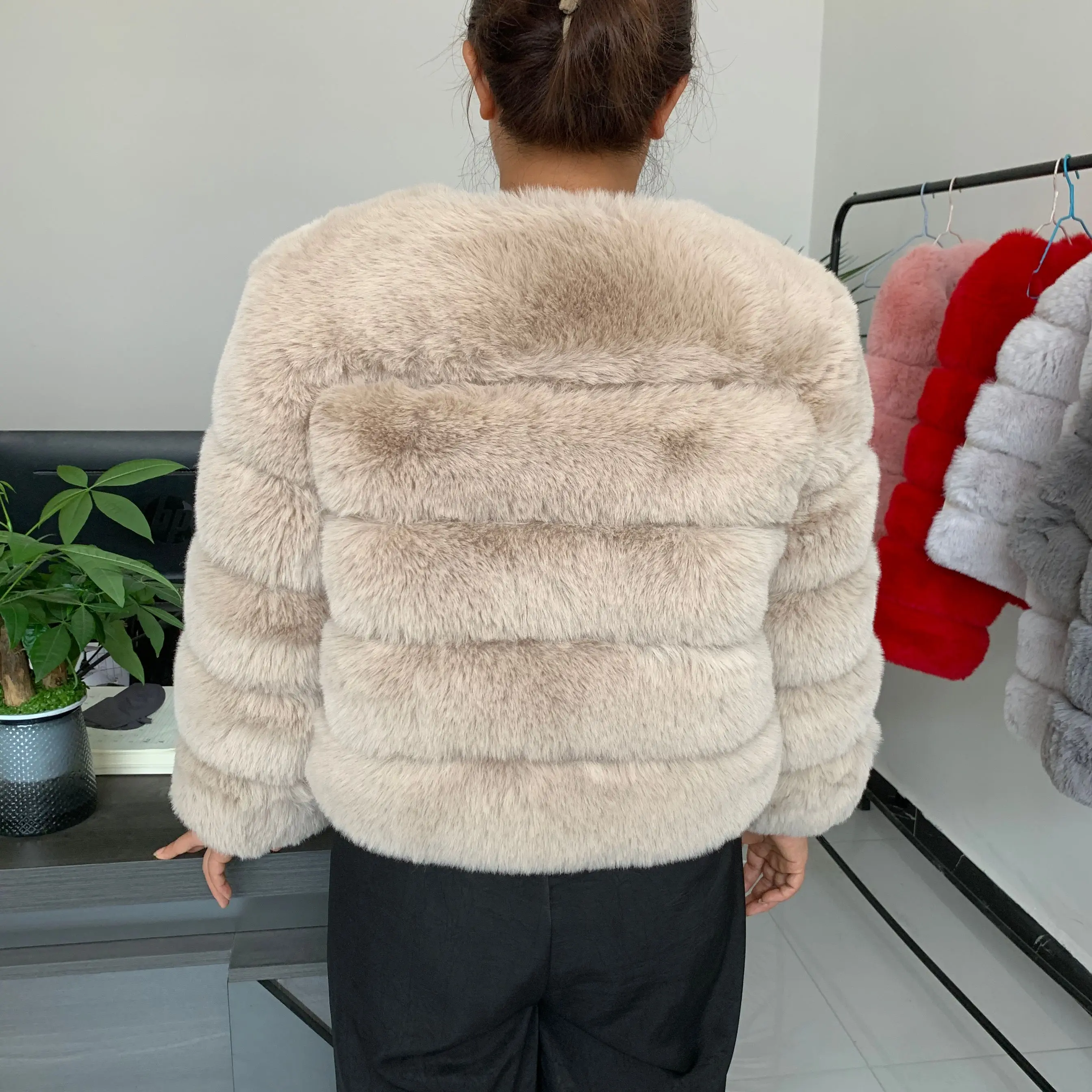 Damen Mode Kunstpelzmantel Super Angesagter Herbst Winter Kurzer Kunstfuchspelz Flauschige Jacke Hochwertig 7XL Damen Pelzmäntel – Detail 20