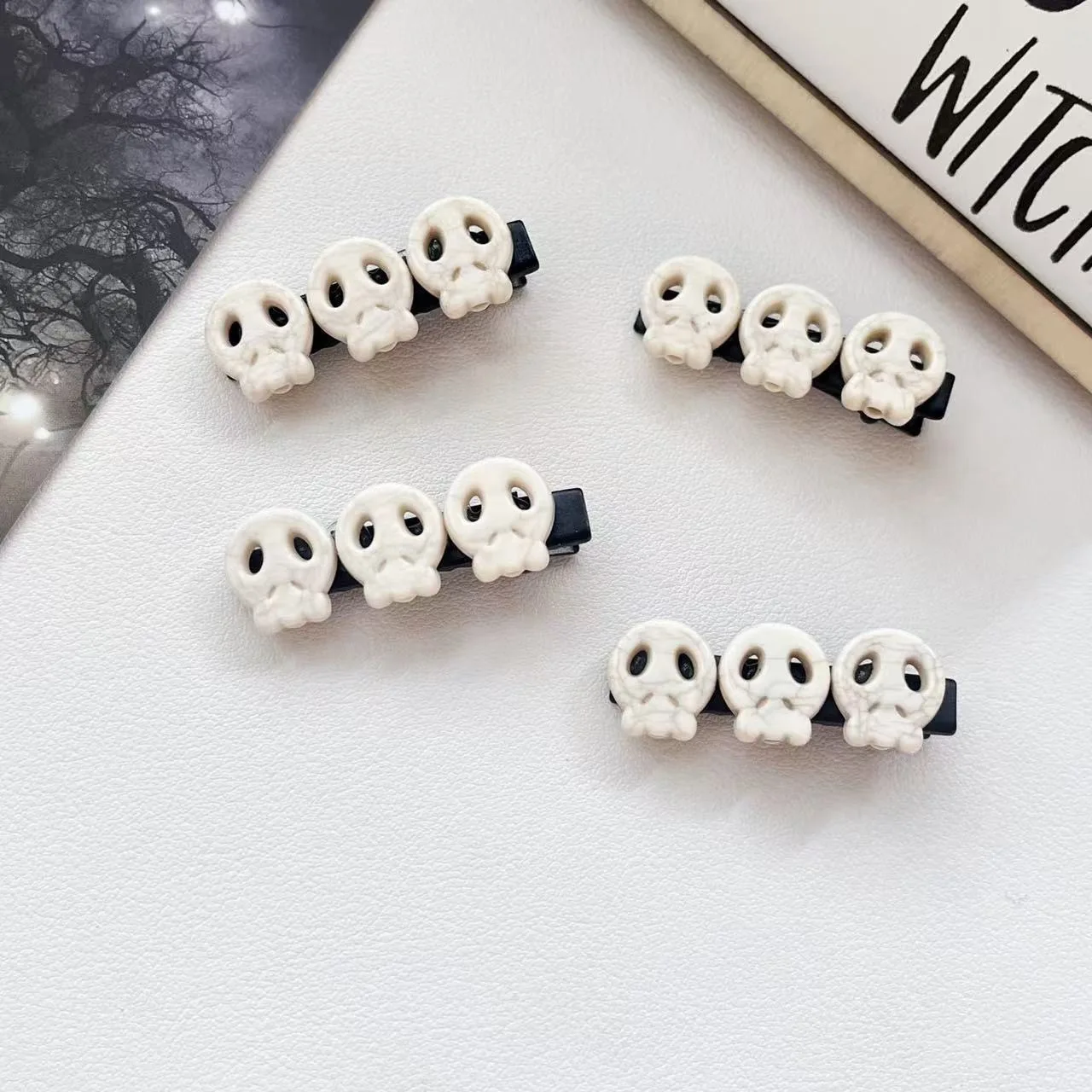 2/5pcs Skull Hair Clips,Matte Acrylic Halloween Hair Accessories,White Skull Design with Black Serrated Pattern,Hair Accessories view 6