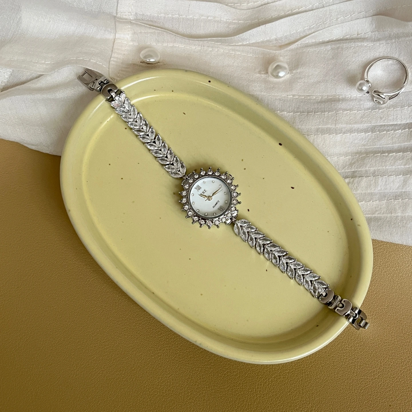 Luxury new chain type exquisite round diamond watch femininity versatile watch