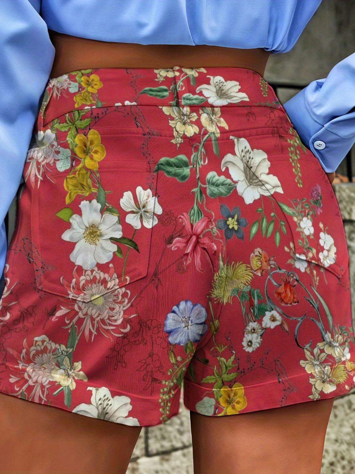 

Women's Retro Denim Shorts -Essential outdoor activities in summer Short, with distressed water wash and double button closure.