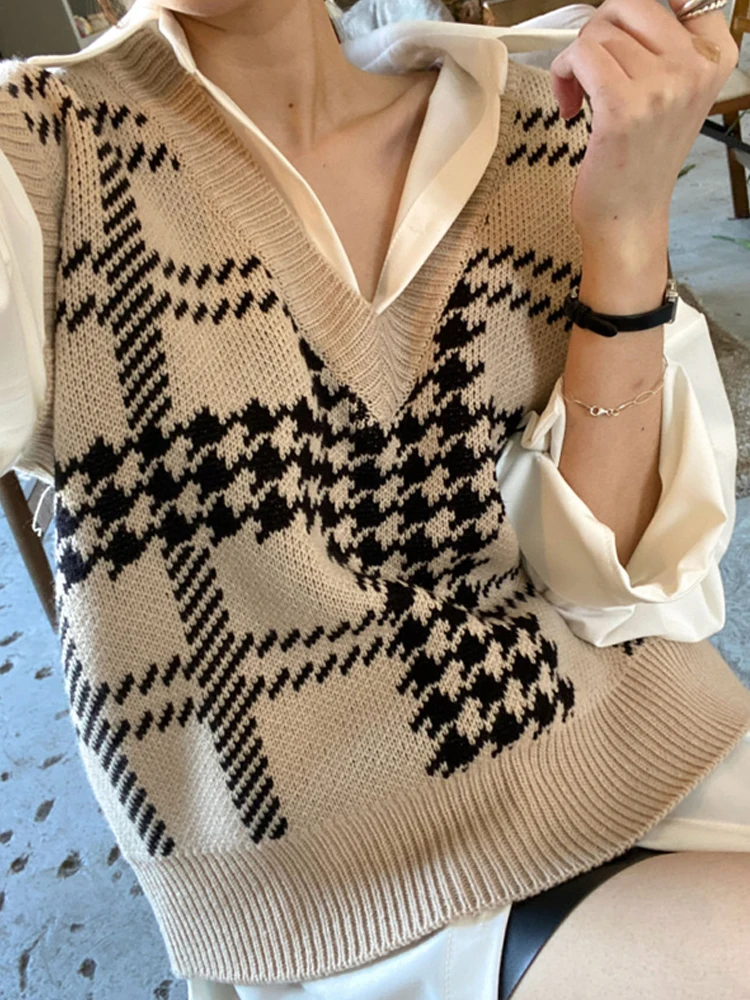 

Women's V-Ne Knitted Vest Loose Fit Svel Sweater Vest Faionable Retro Sle Layering Top for Autumn Winter