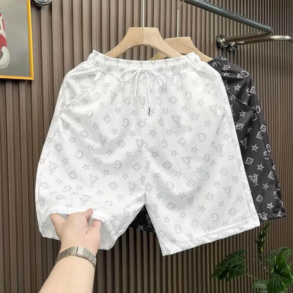Summer Men's Gothic Letter Pattern Shorts Casual Sports Shorts Comfortable Lightweight for Summer Outdoor Activities Dailywear