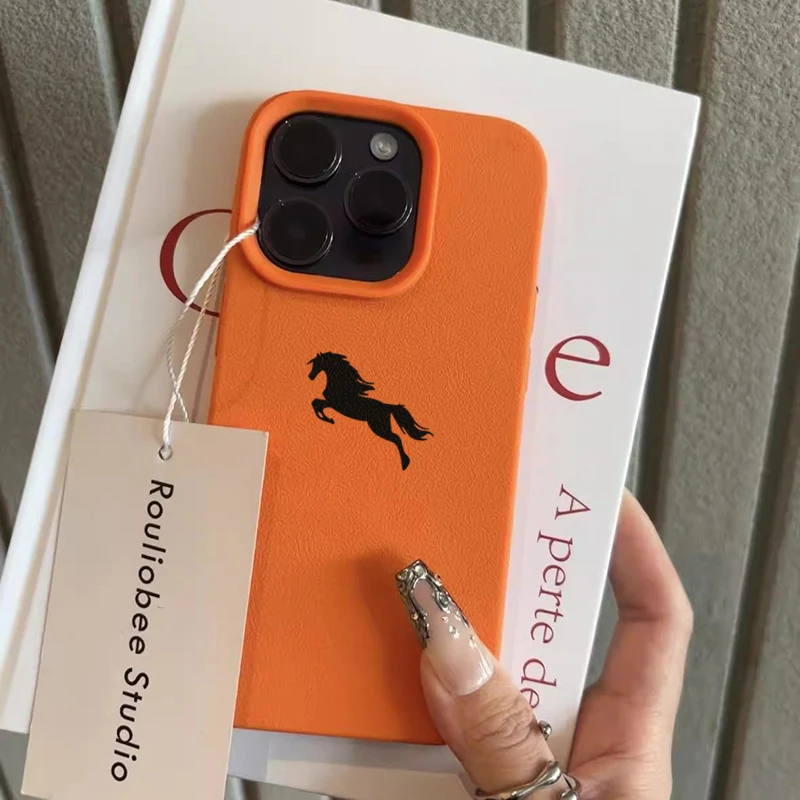 الحد الأدنى الأسود الحصان سيليكون جراب هاتف آيفون 17 برو ماكس حالات آيفون 16 15 14 زائد 13 12 11 XS X XR 16E 17 غطاء الهواء