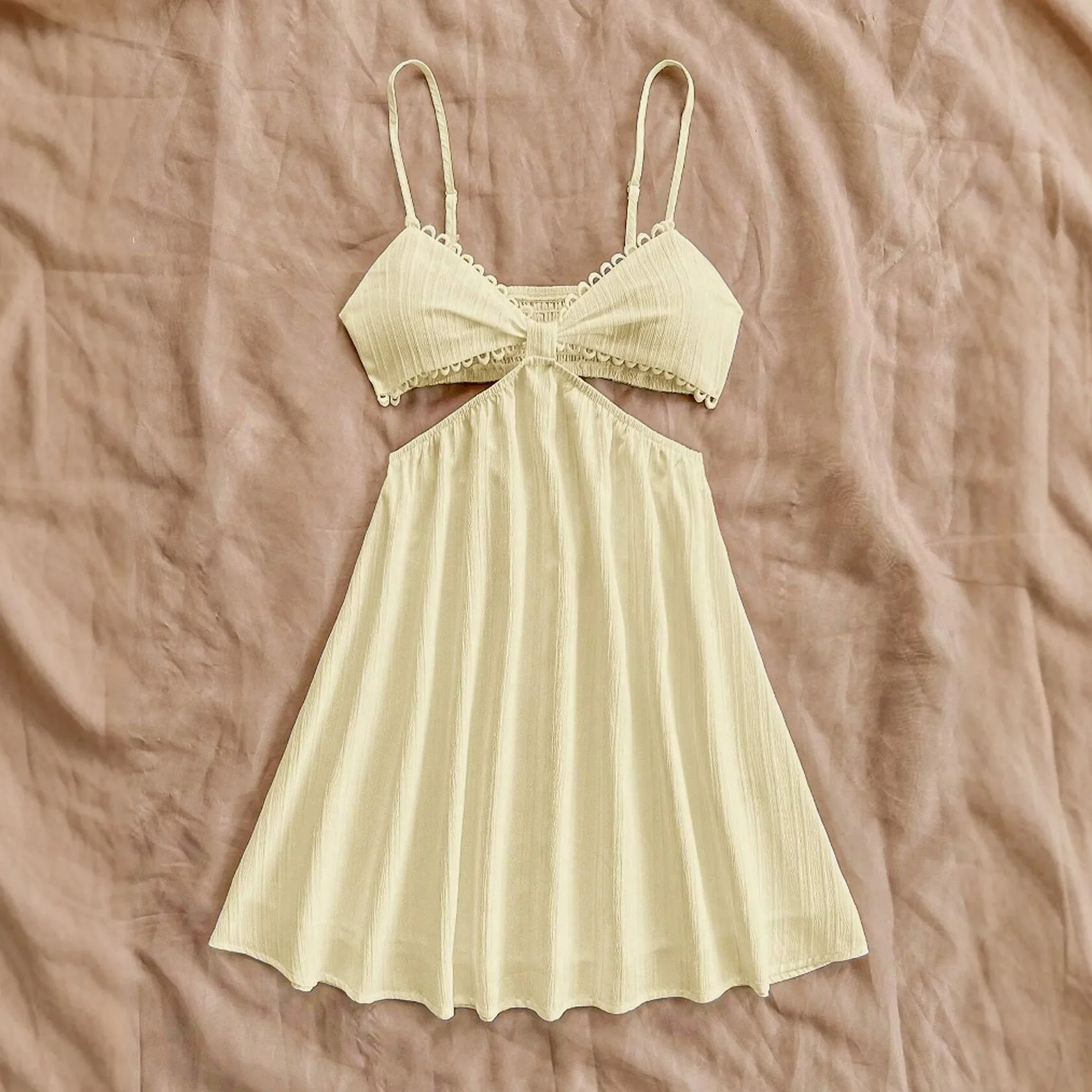 فساتين صيفية Hotsweet Chic Ruched بدون أكمام ورقبة على شكل حرف V فساتين صغيرة على طراز الشاطئ للنساء