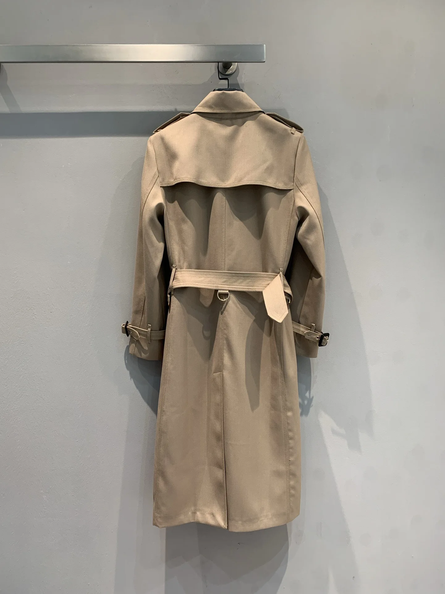 

26 New retro, fashionable and classic double-breasted khaki wool trench coat, with an elegant British retro style